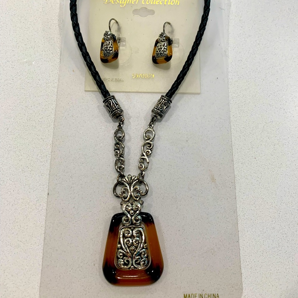 Tortoise and black necklace and earrings set
